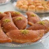 Small Qatayef With Cream