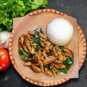 E12. Com Ga Xao Nam - Fried Chicken And Musroom With Rice