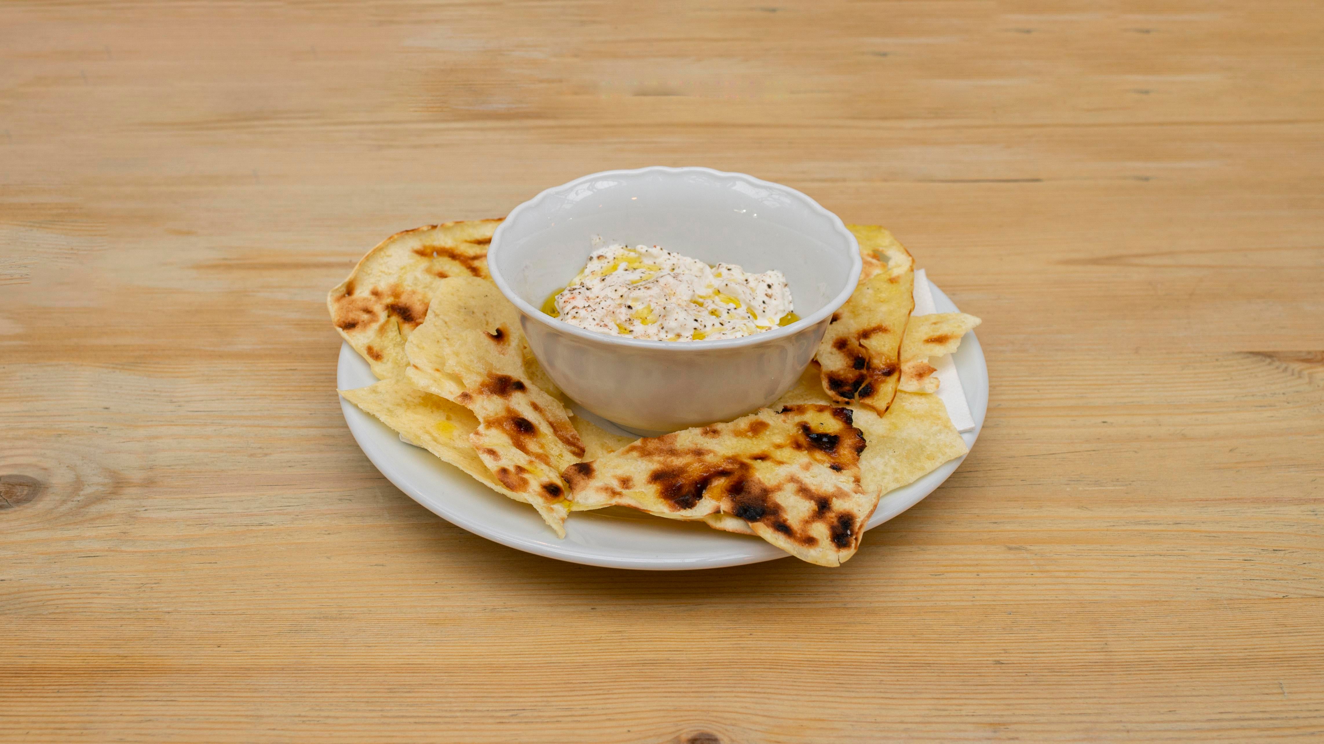Stracciatella Affumicata e Pane Carasau (lightly smoked)