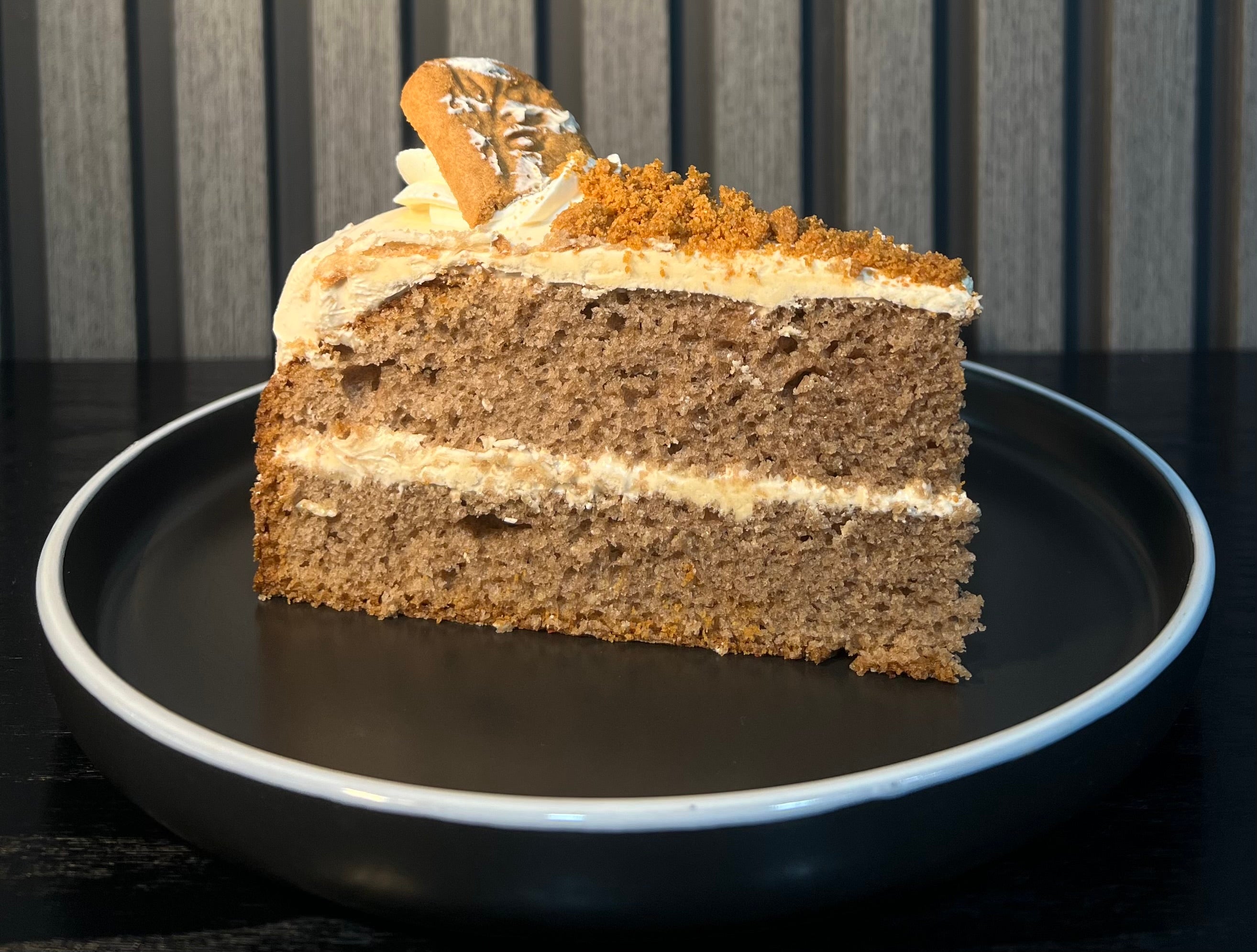 Lotus Biscoff cake
