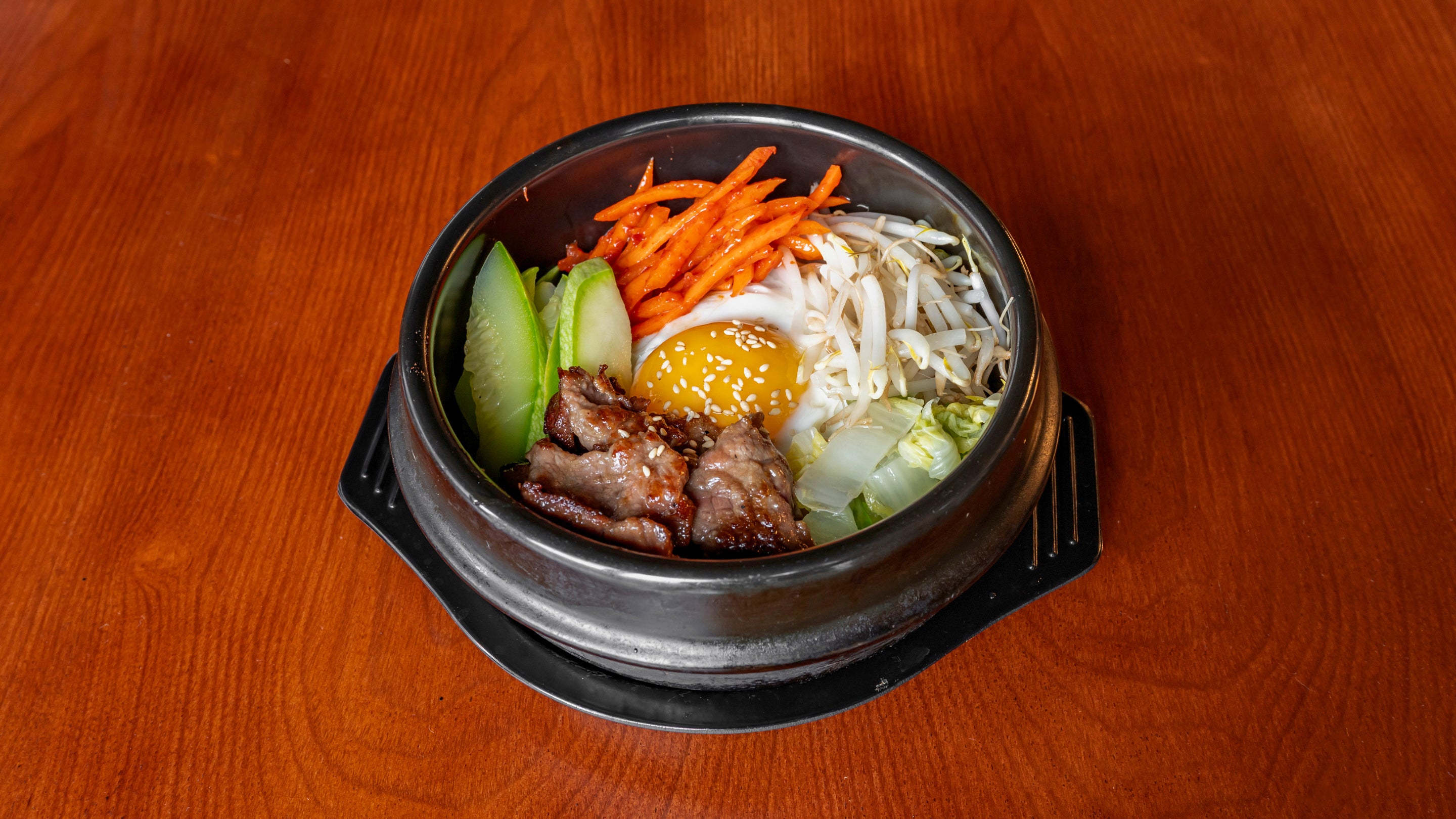 Marinated Beef Bibimbap 招牌牛肉石锅饭