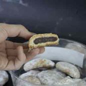 Kaak Stuffed With Dates Box