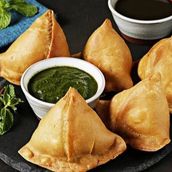 1 Piece Samosa with Chutney and Green Chili
