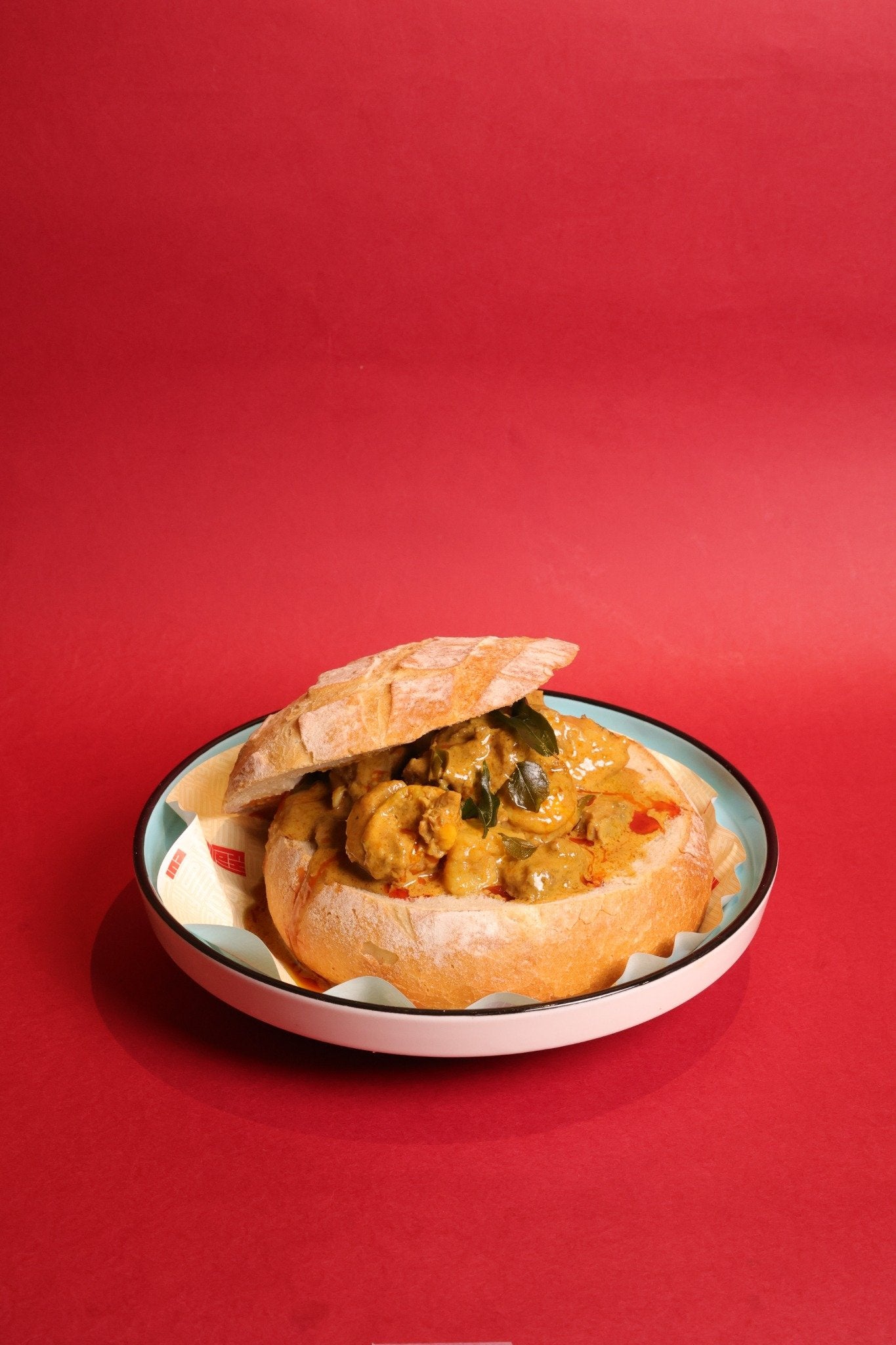Special curry chicken in bread 鸿运当头金凤鸣 (特色面包鸡)