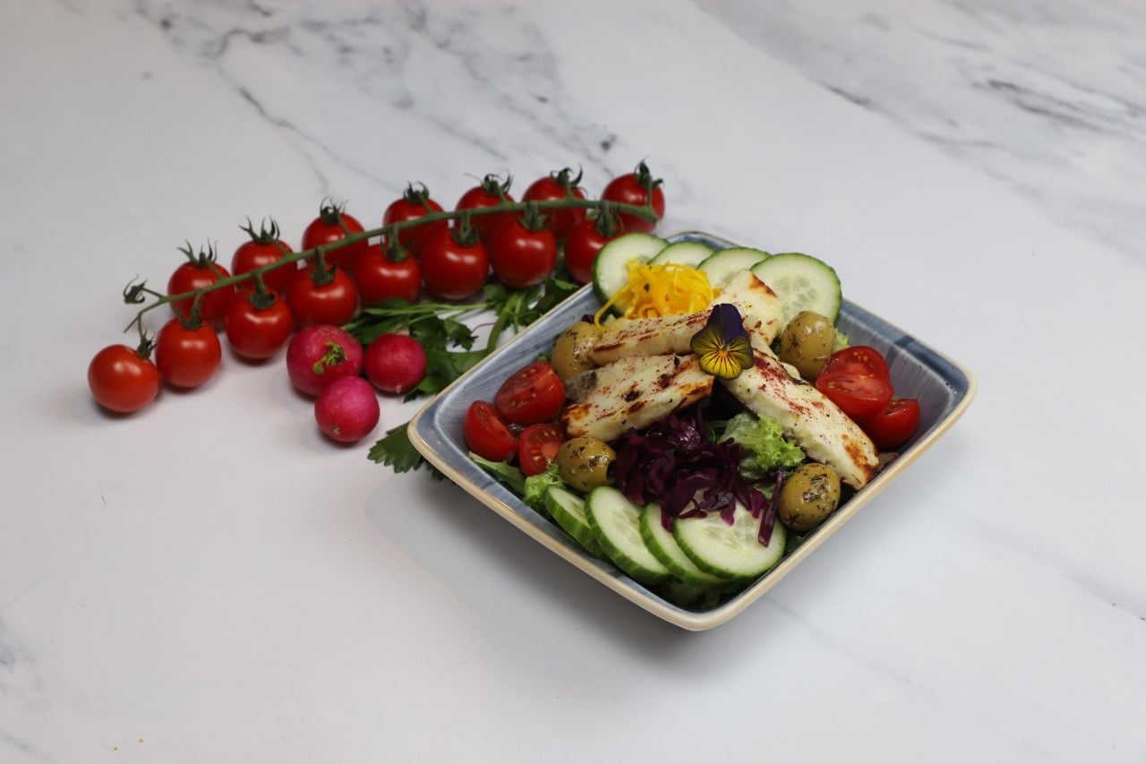 Halloumi Salad V