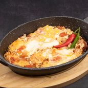 Qalaet Tomato With Eggs Shakshoka
