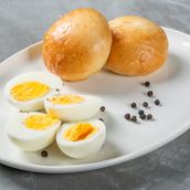 2 boiled eggs