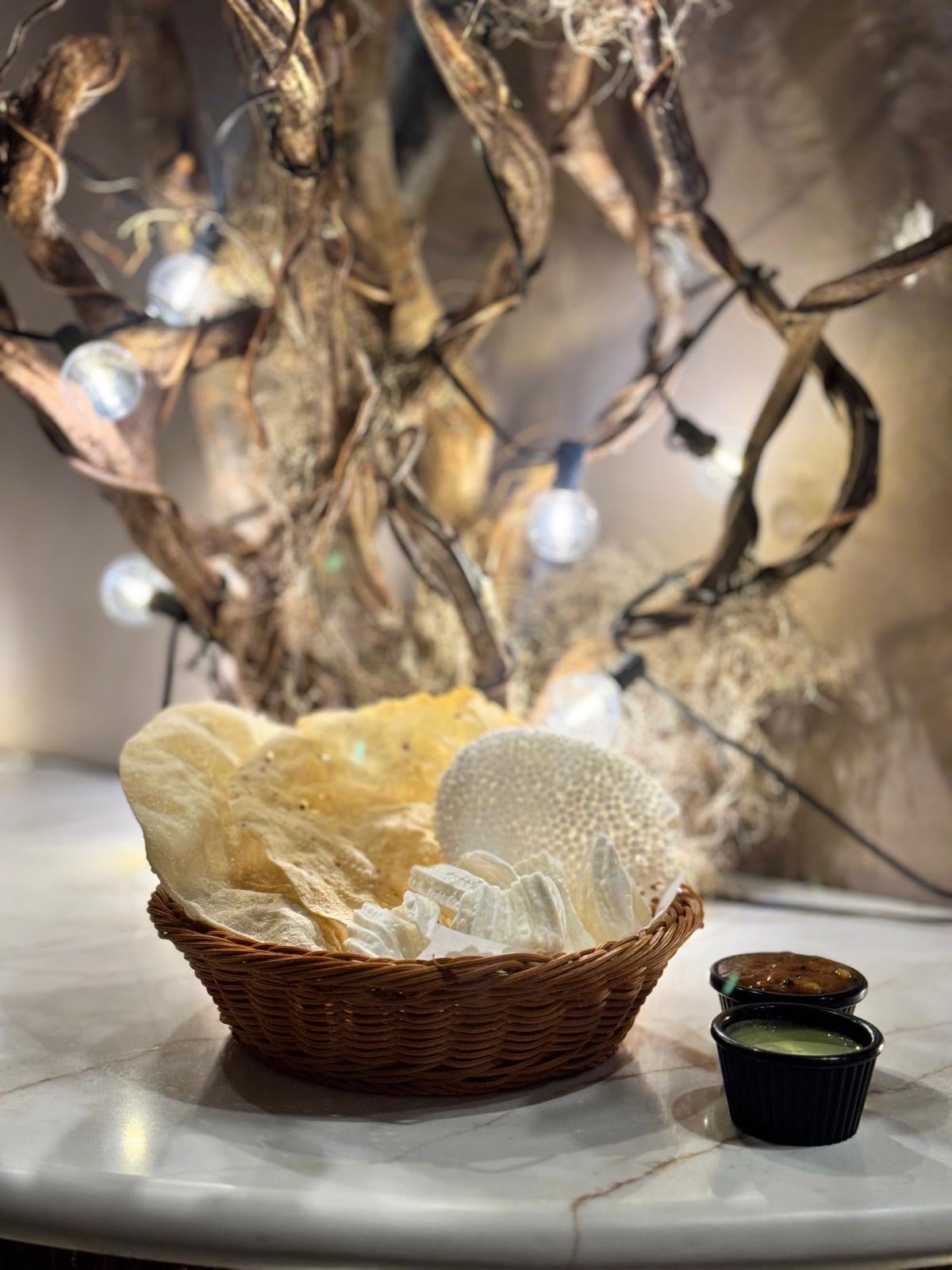 Basket of Mix Poppadoms with Mango And Mint Chutney