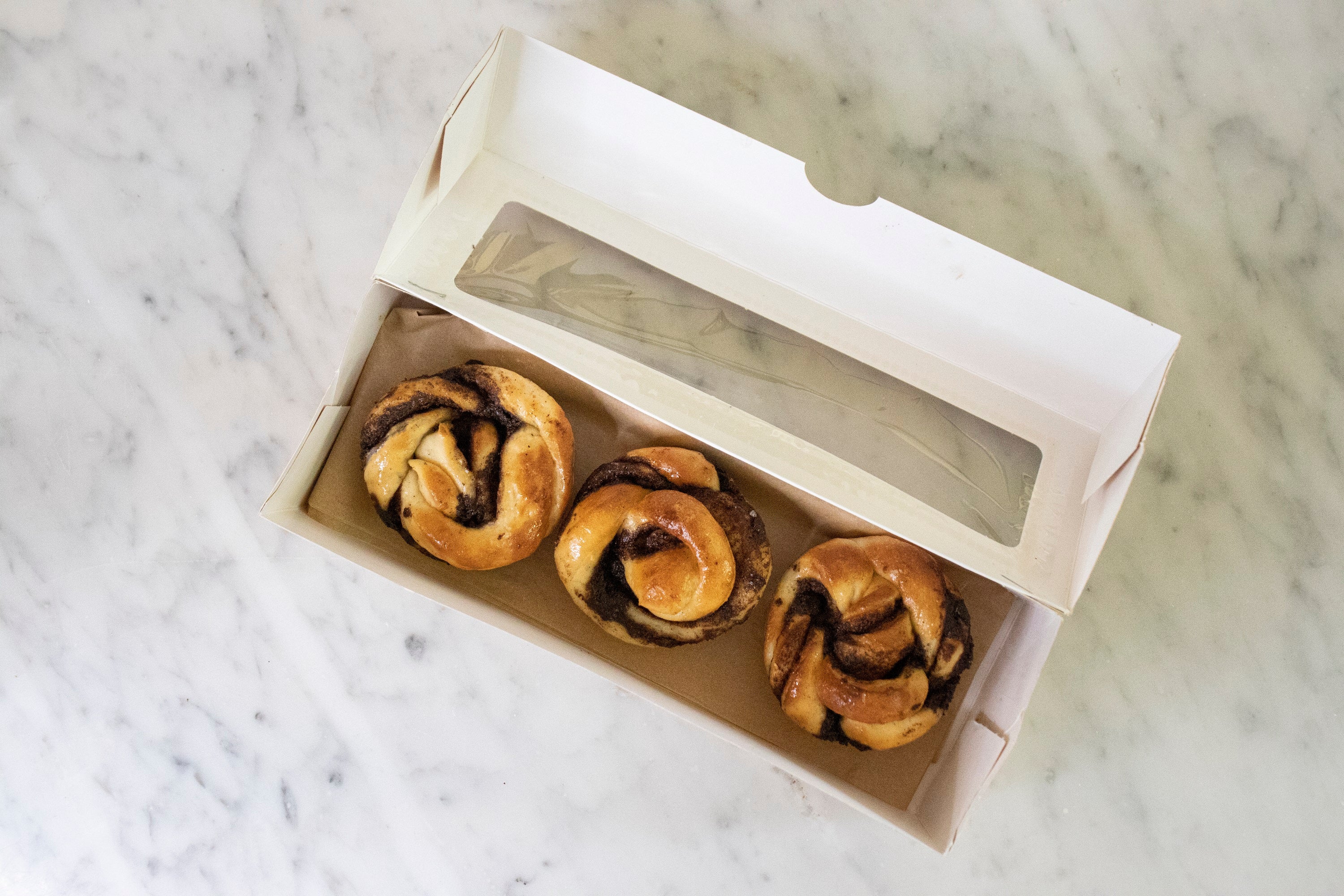Box of 4 Cinnamon Buns (pitcure is only for illustration)
