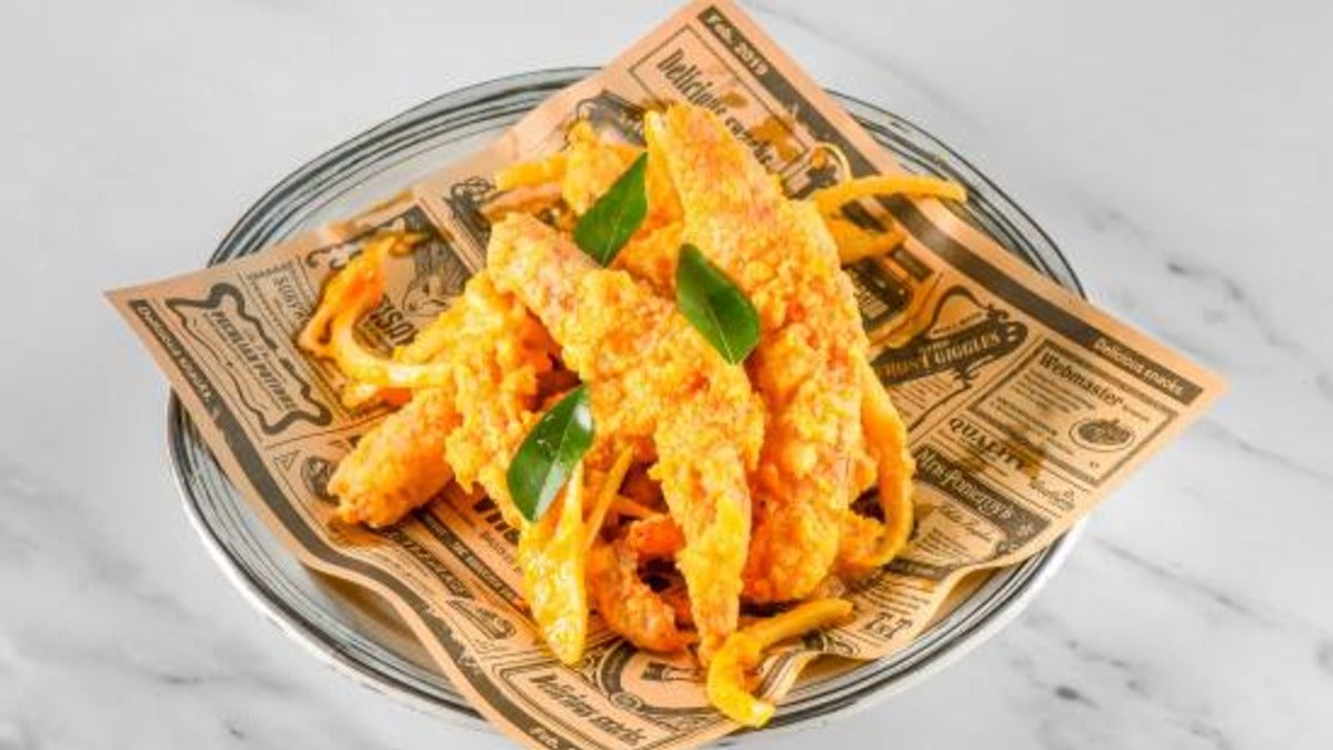 10. Stir Fried Golden King Prawns  金沙大虾