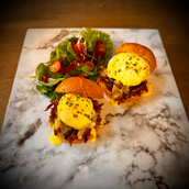 Pulled Chicken Benedict Buns