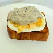 TRUFFLE SCRAMBLED TOAST