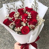  Beautiful Red Roses Bouquet
