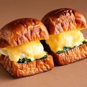 Tru Buns Egg Benedict