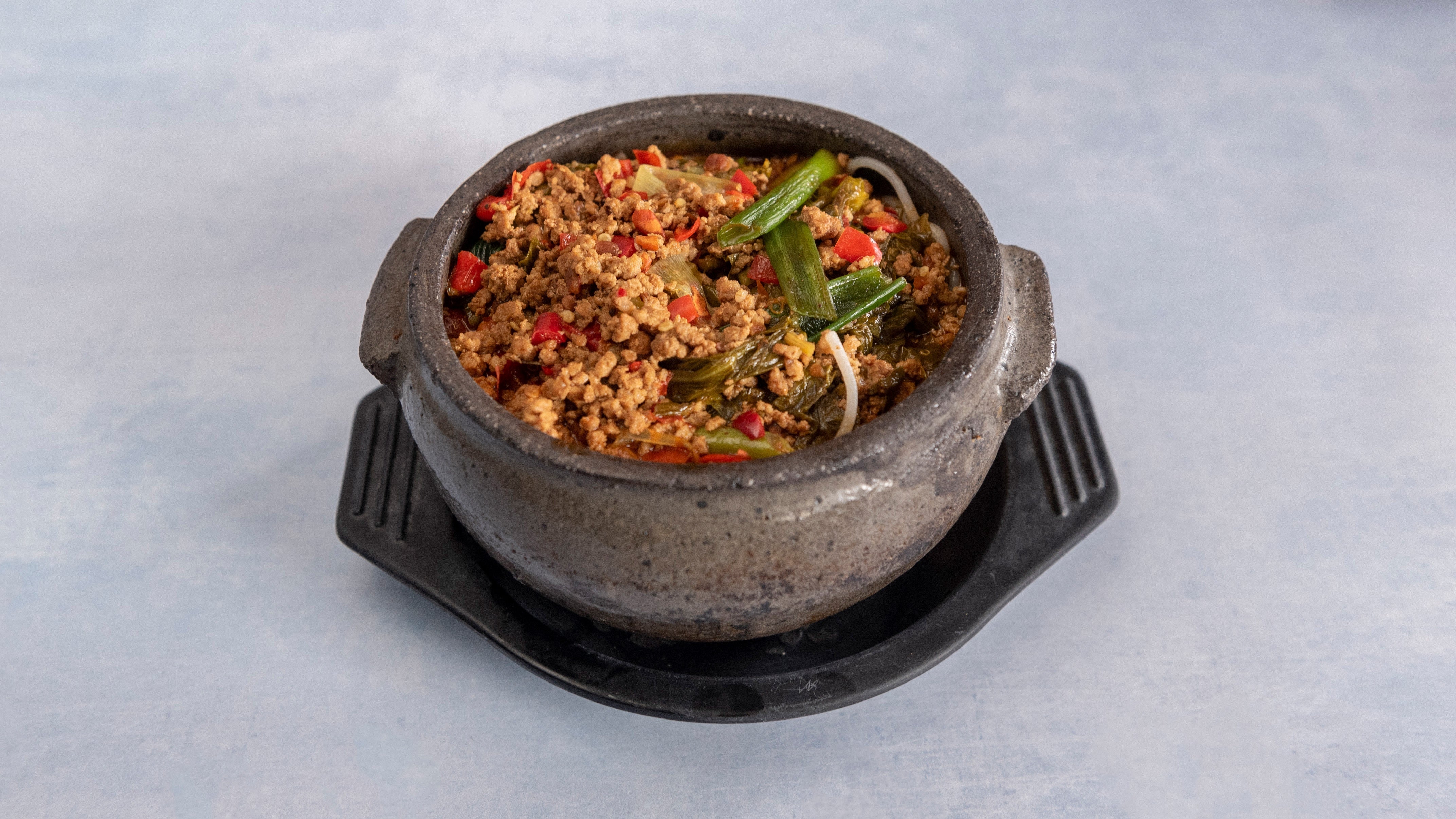 [2807] Small Pot Rice Noodle Soup with Pickled Mustards Greens and Minced Pork 小锅米线