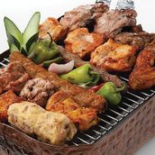 Perfect assortment of chicken and beef BBQ specialties (Small)
