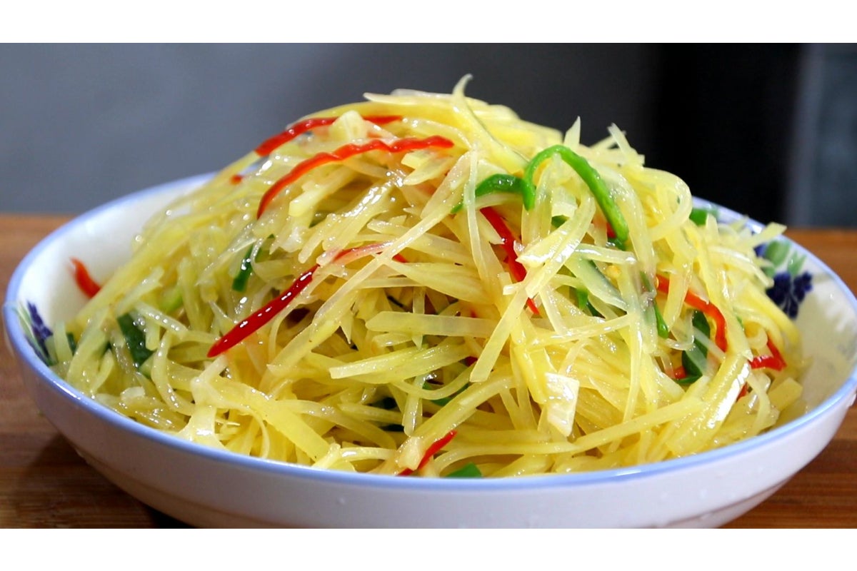 Stir-Fried Shredded Potatoes with Rice Vinegar and Chilli 酸辣土豆丝 #125