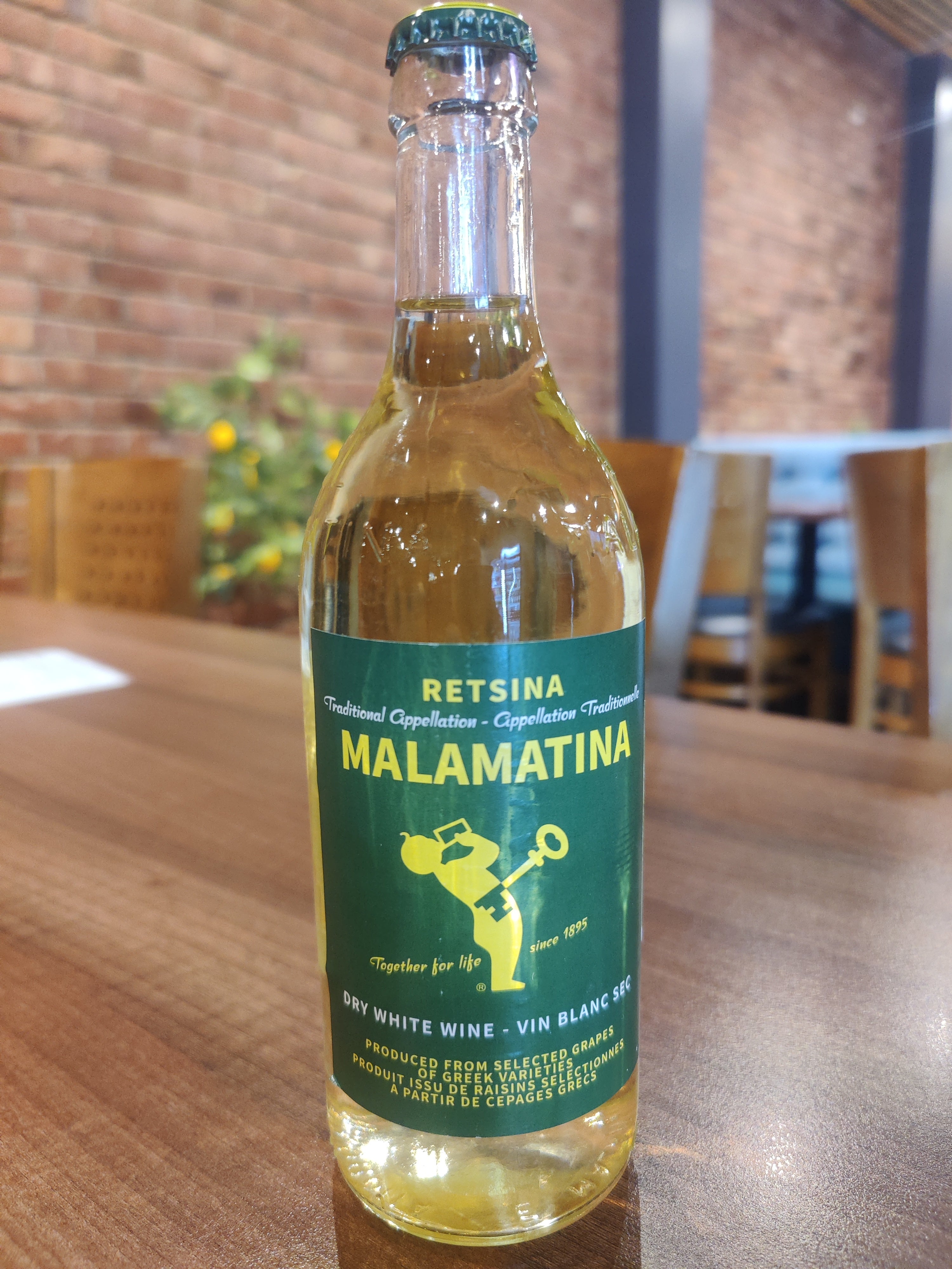 Greek Retsina Malamatina bottle 500ml