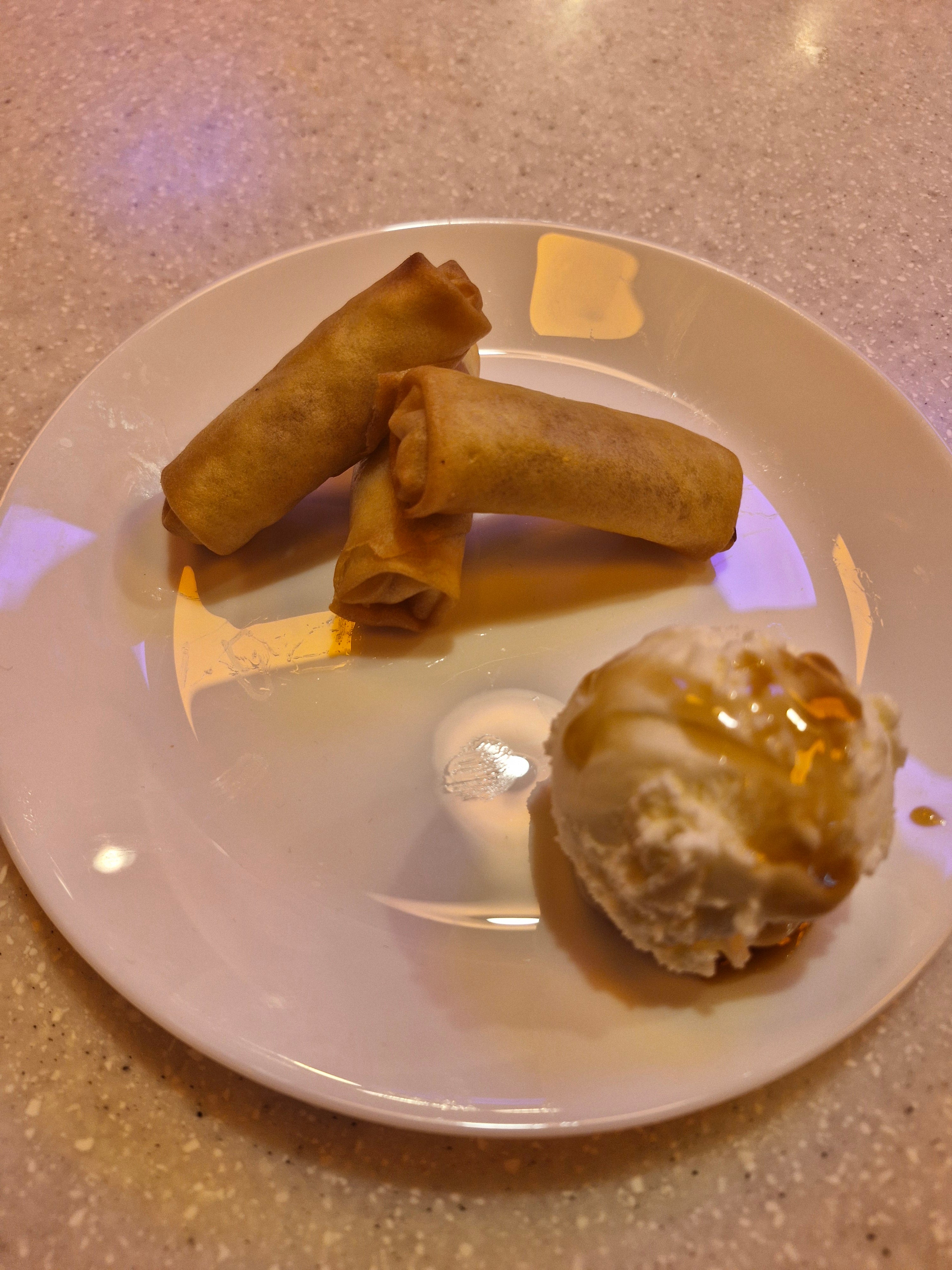 Apple cinnamon roll with ice-cream