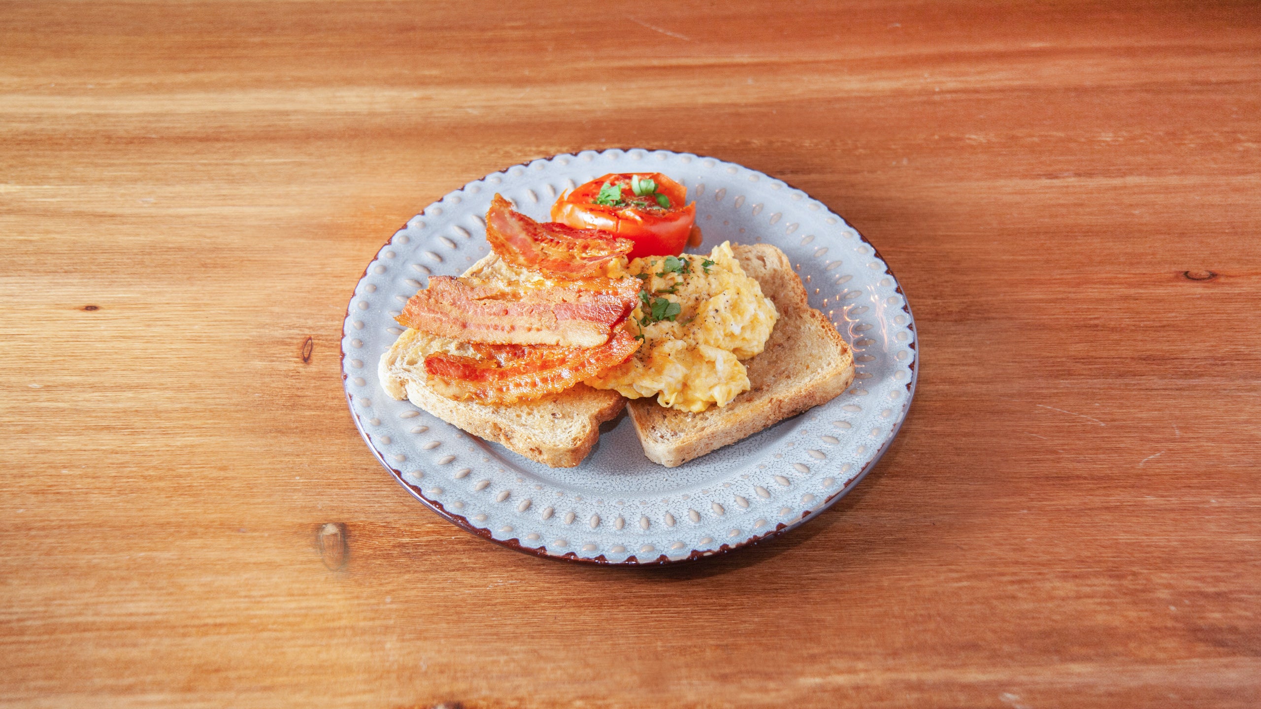 Scrambled Egg, Bacon, Tomato and Toast