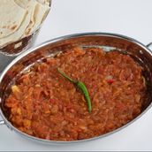 Hamsa Onions with Tomatoes and Olive Oil