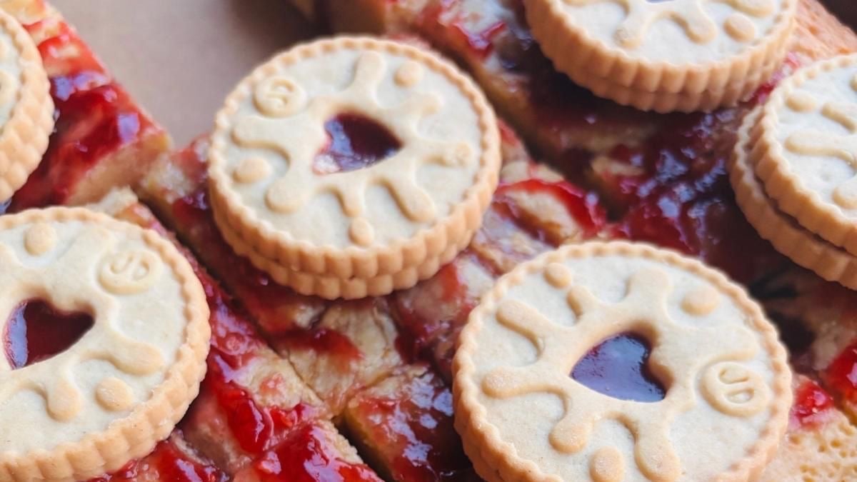 Jammie dodger blondie