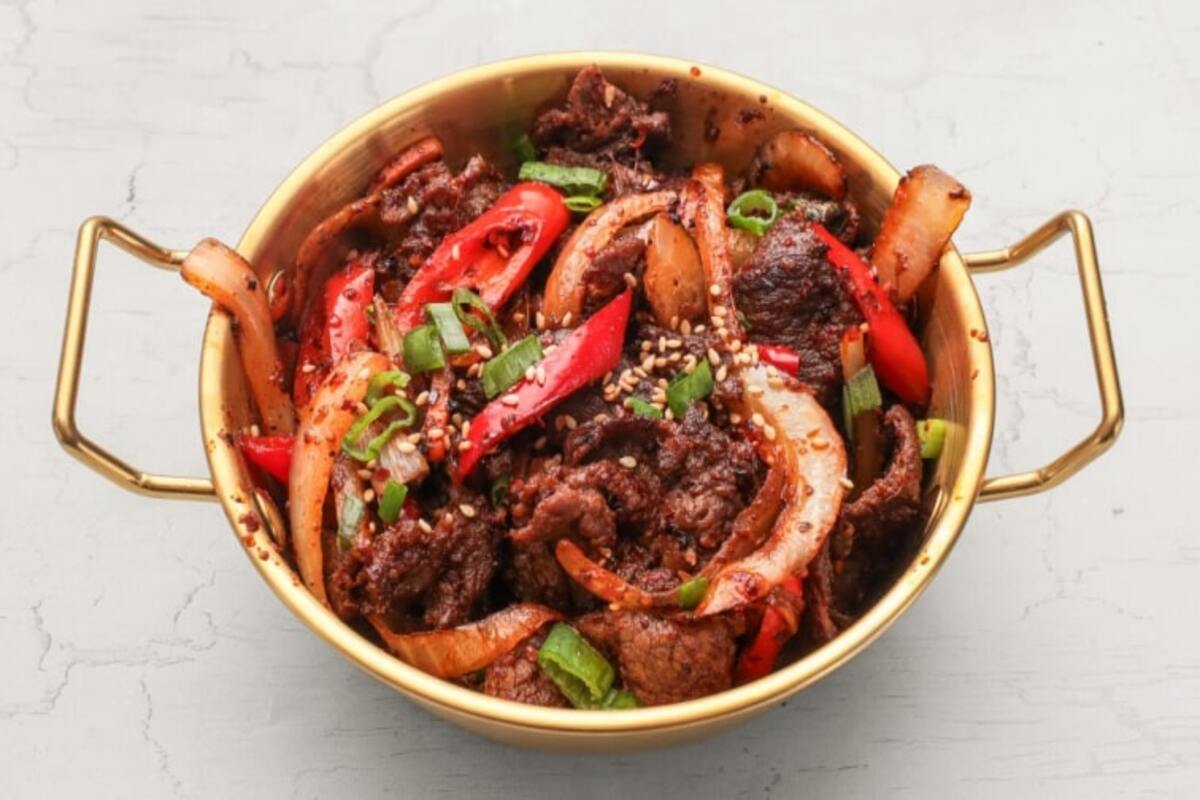Macun-sobulgogi (Stir Fried Spicy Beef)