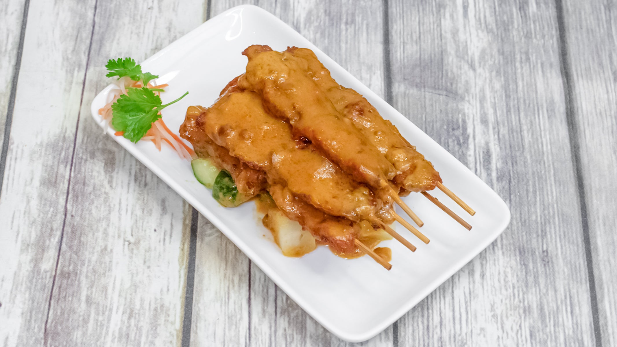 Satay Chicken on Skewers (N) 沙爹鸡串 （6 pieces）