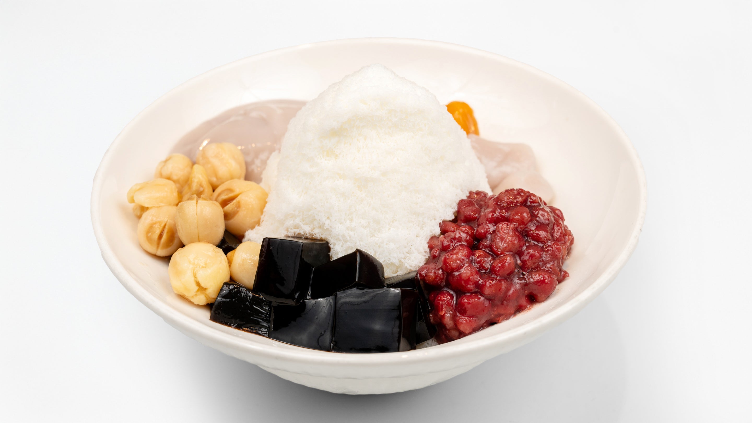 娟姍奶大满贯(桃胶、雪燕、莲子、红豆、芋圆、仙草) Signature Feast Shaved Ice