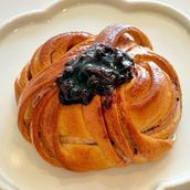 Babka Bun Blueberry