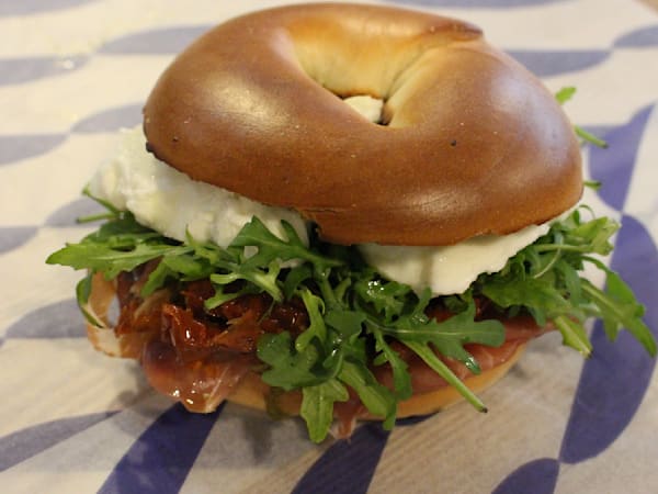 Style 6 - Green pesto, Sundried Tomatoes, Serrano Ham, Wild Rocket, & Mozzarella