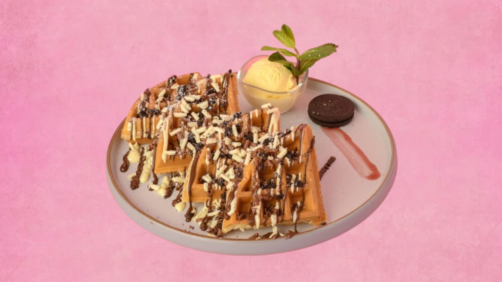 Oreo Cookies Crunch Waffle + 1 Scoop Vanilla Gelato