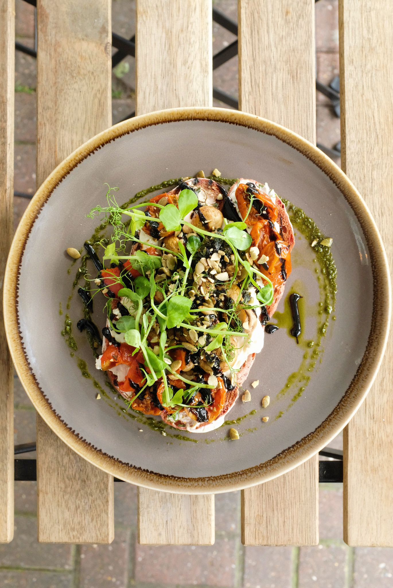 Pesto Mushrooms on toast (V)