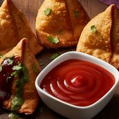Punjabi Samosa 4 Pcs Served With Chutney