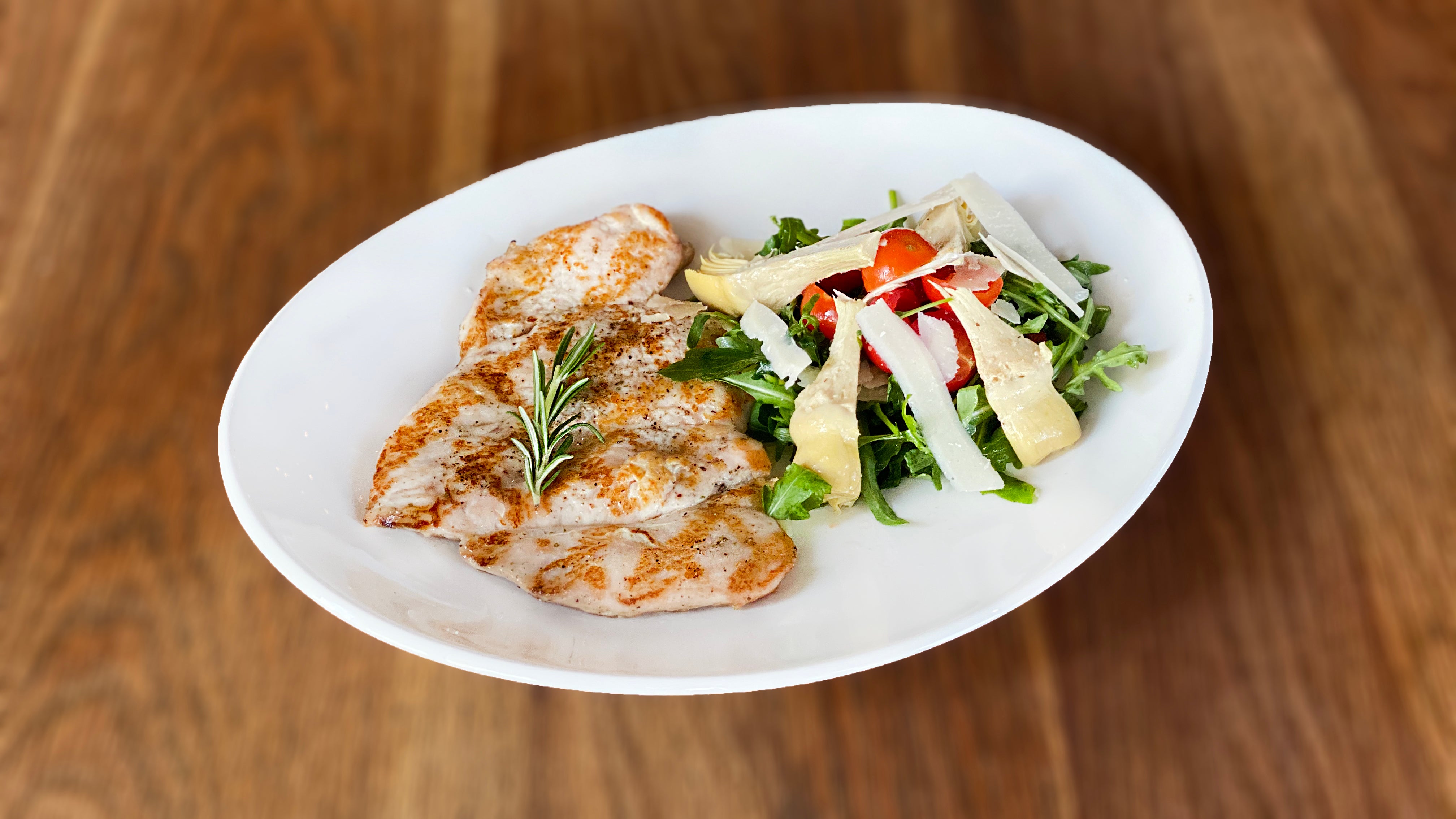Petto di Pollo Alla Griglia con Avocado e Pomodori Secchi
