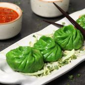Green Chicken Momos 