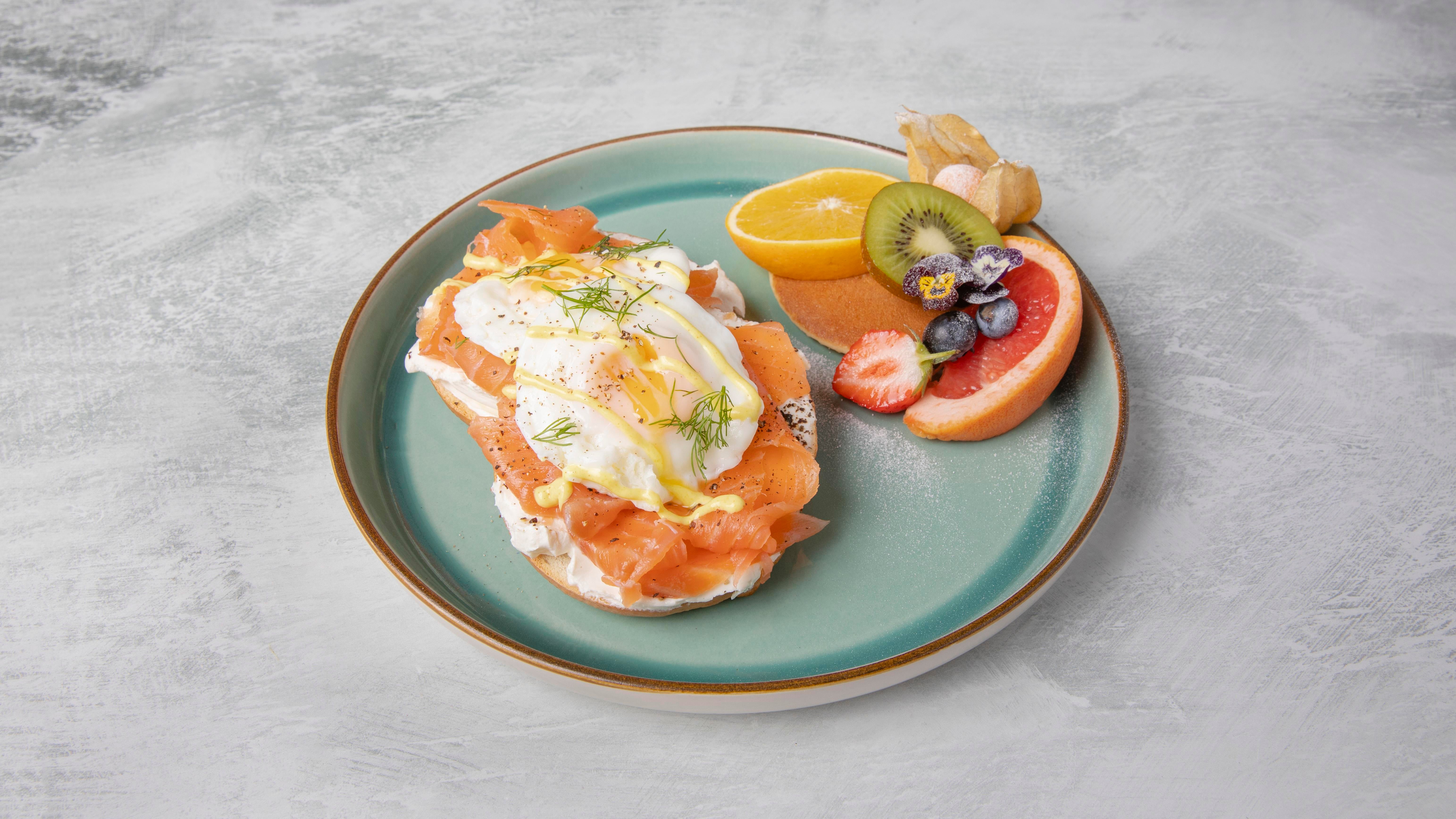 Lox Breakfast Bagel