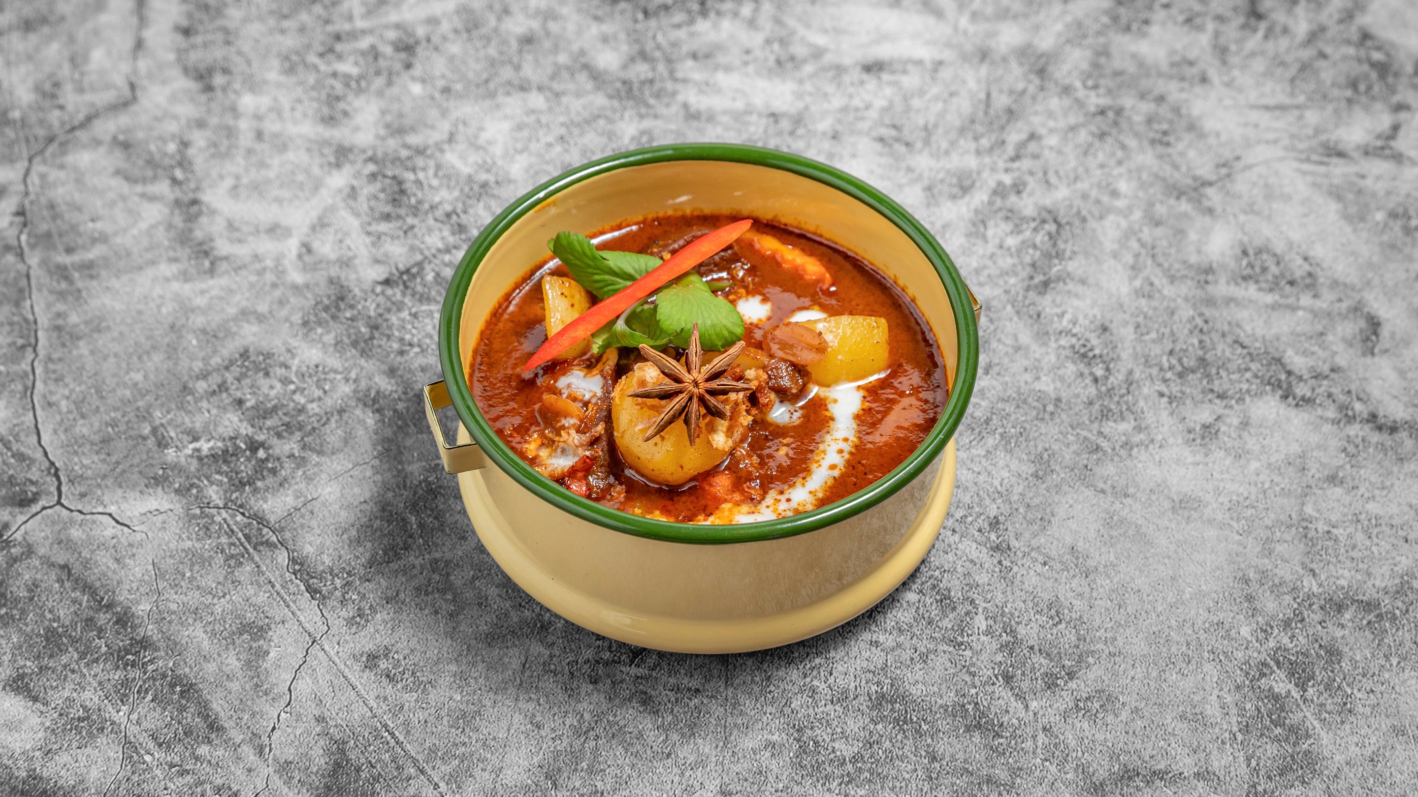 Chef's special Massaman Lamb มัสมั่นแ กะตุ๋น