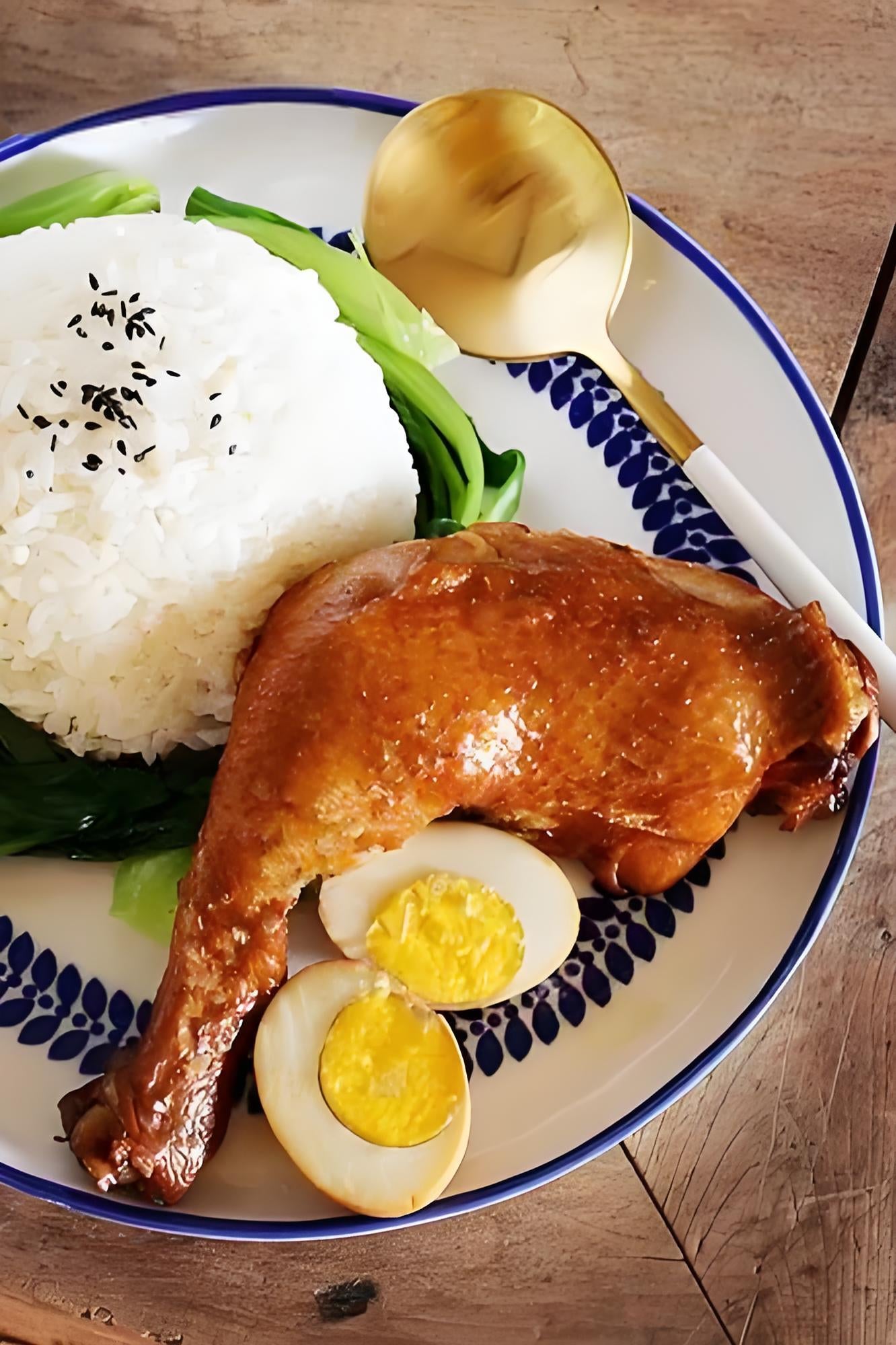 招牌熏卤鸡腿饭（热卤拌饭）BRAISED AND SMOKED CHICKEN LEG ON RICE