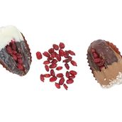 Pre Packed Dates Stuffed With Pomegranate Dipped In White Chocolate 750 g