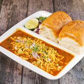 Kolhapuri Misal Pav (Spicy)