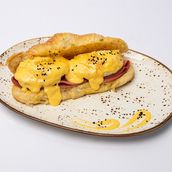 Egg Benedict With Selami Beef