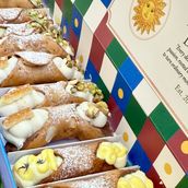 Box Of 10 Small Cannoli