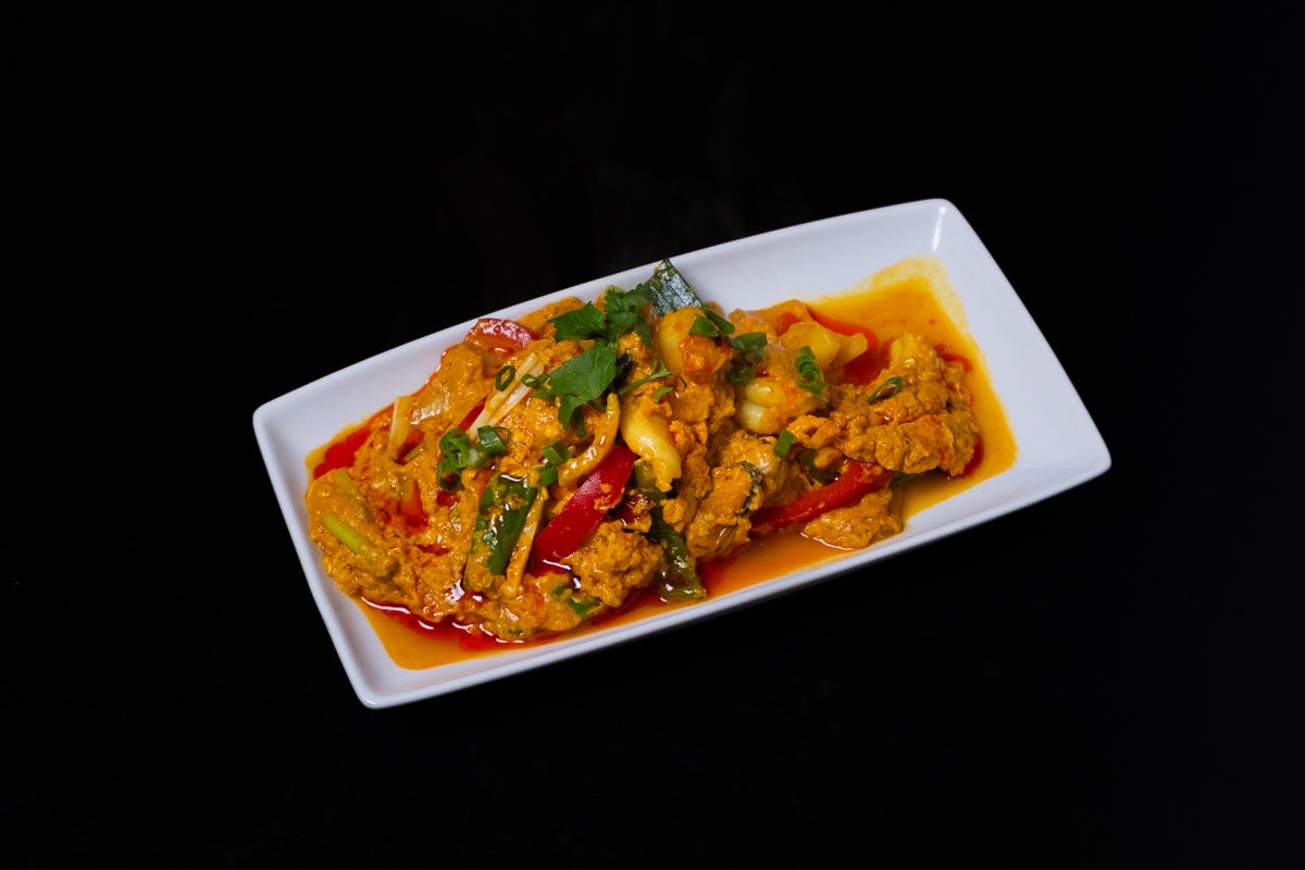 Stir fried Squid and Prawns in Creamy Curry Power.
