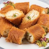 Mabroma With Pistachio And Cream