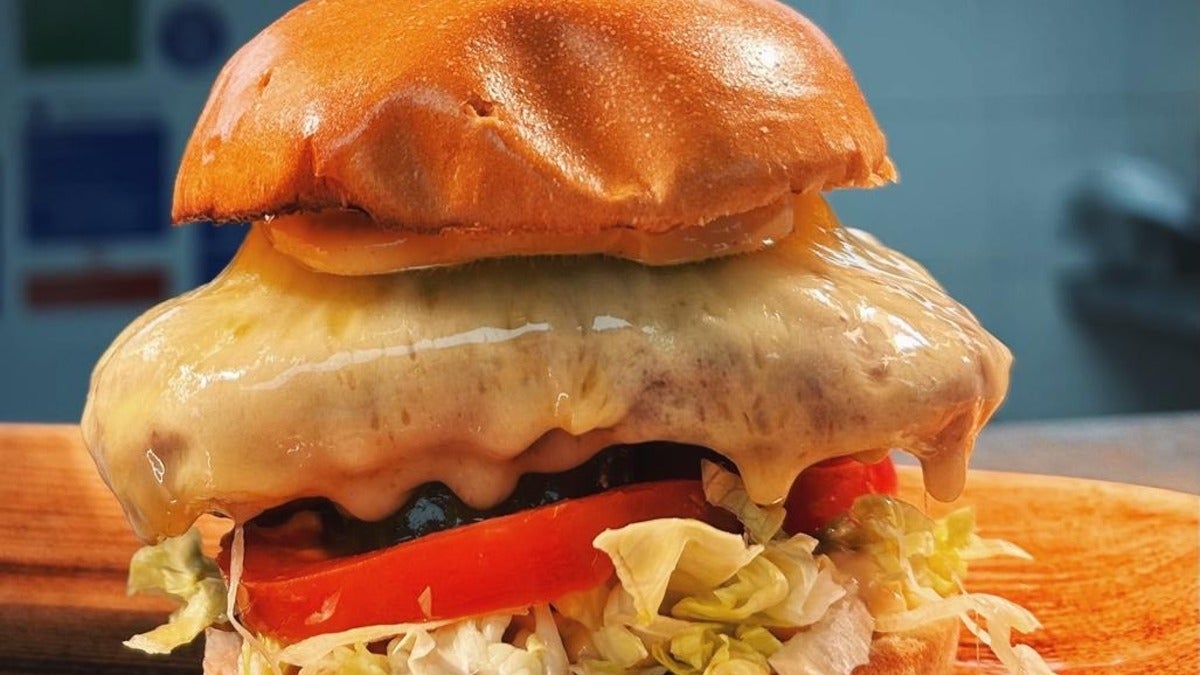 Beef cheese Burger & chips