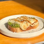 Avocado Halloumi Toast 
