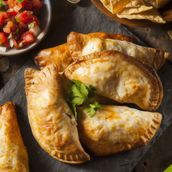 Empanadas Con Aji O Pico De Gallo 9 Pcs
