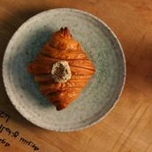 Labneh zaatar Croissant 
