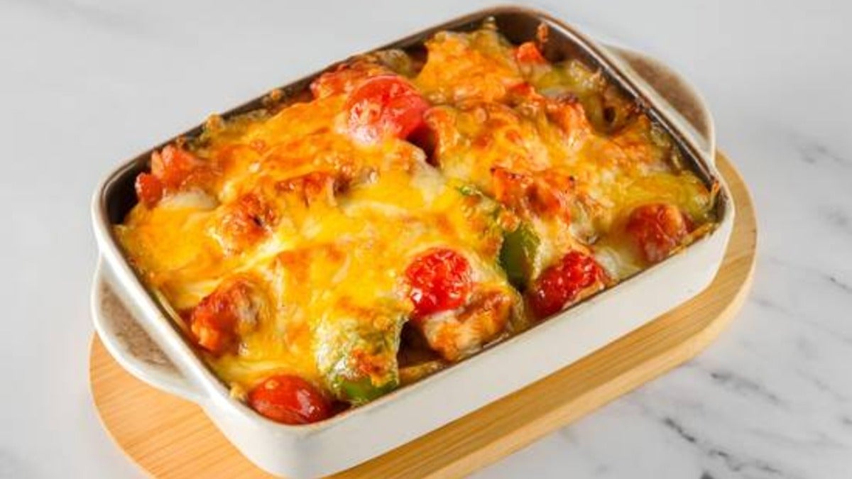 Baked Chicken on Fried Rice 芝士茄汁鸡扒焗饭